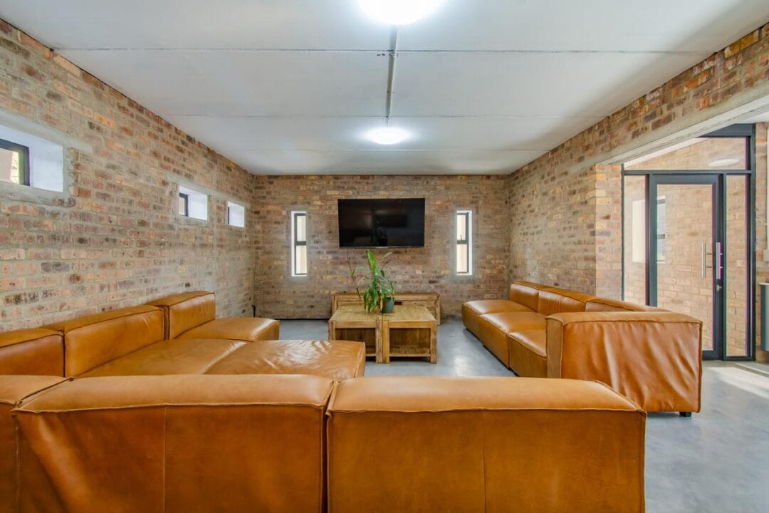 Kana Huis 4-10 House 4, Kana Guest Farm – self-catering group stay in Stellenbosch with modern kitchen, lounge, pool & jacuzzi access.