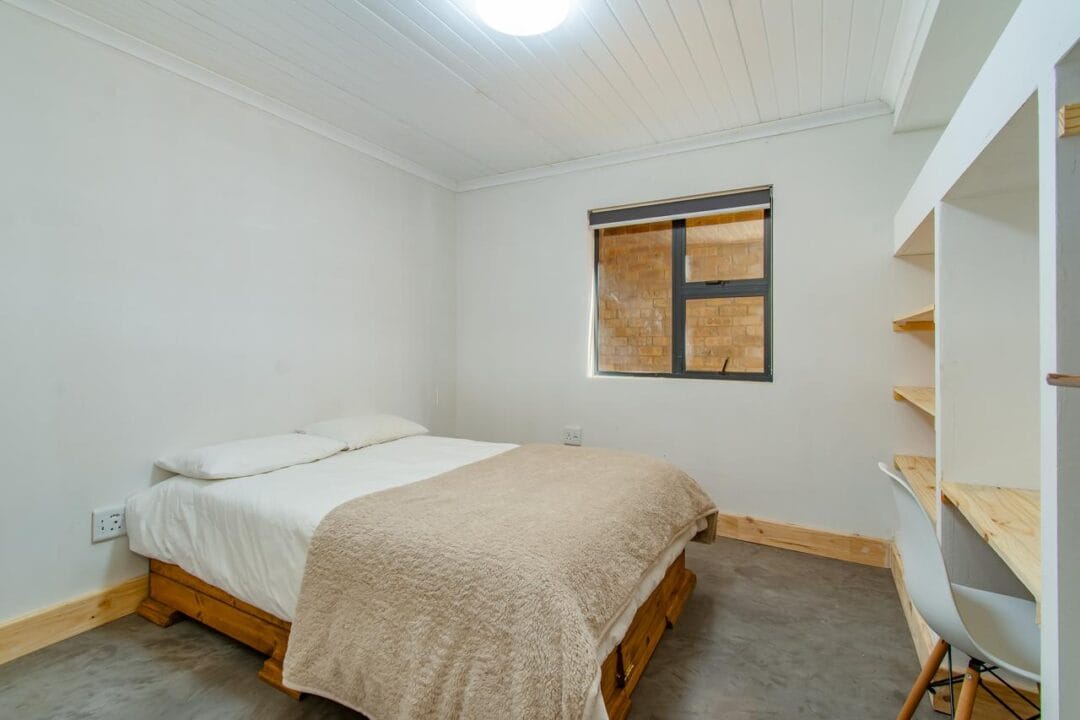 Kana Huis 4-2 House 4, Kana Guest Farm – self-catering group stay in Stellenbosch with modern kitchen, lounge, pool & jacuzzi access.