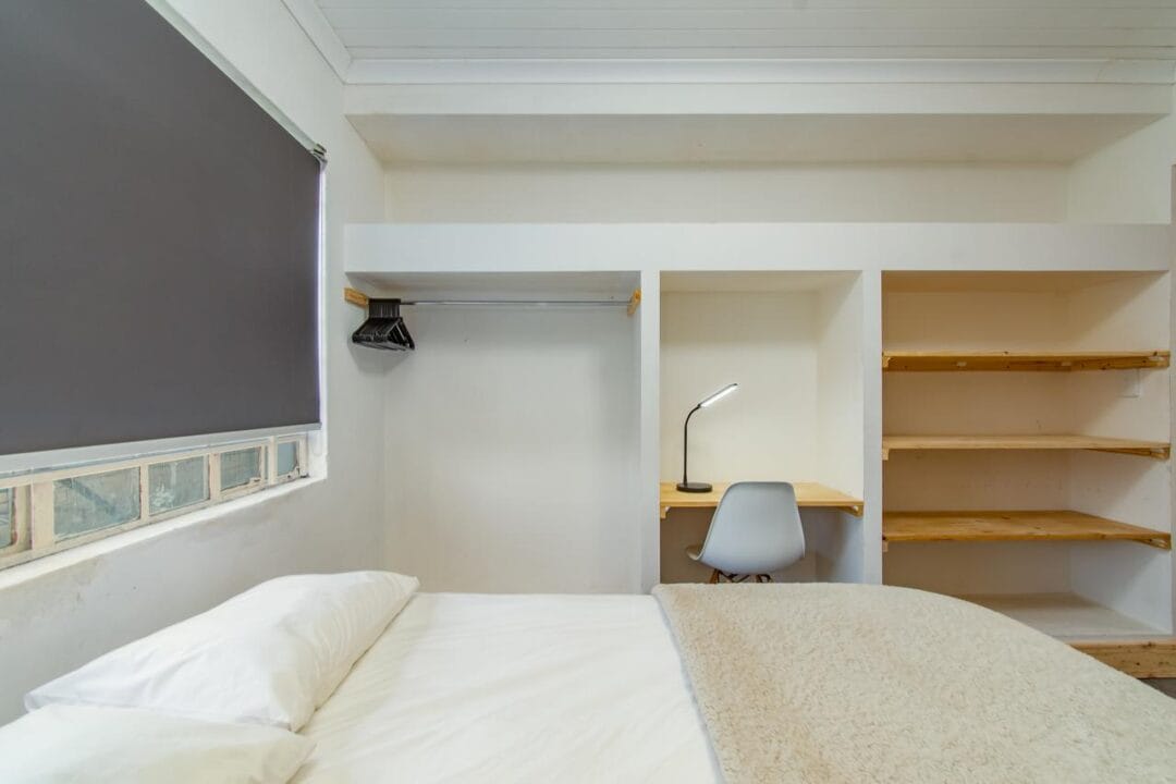 Kana Huis 4-4 House 4, Kana Guest Farm – self-catering group stay in Stellenbosch with modern kitchen, lounge, pool & jacuzzi access.