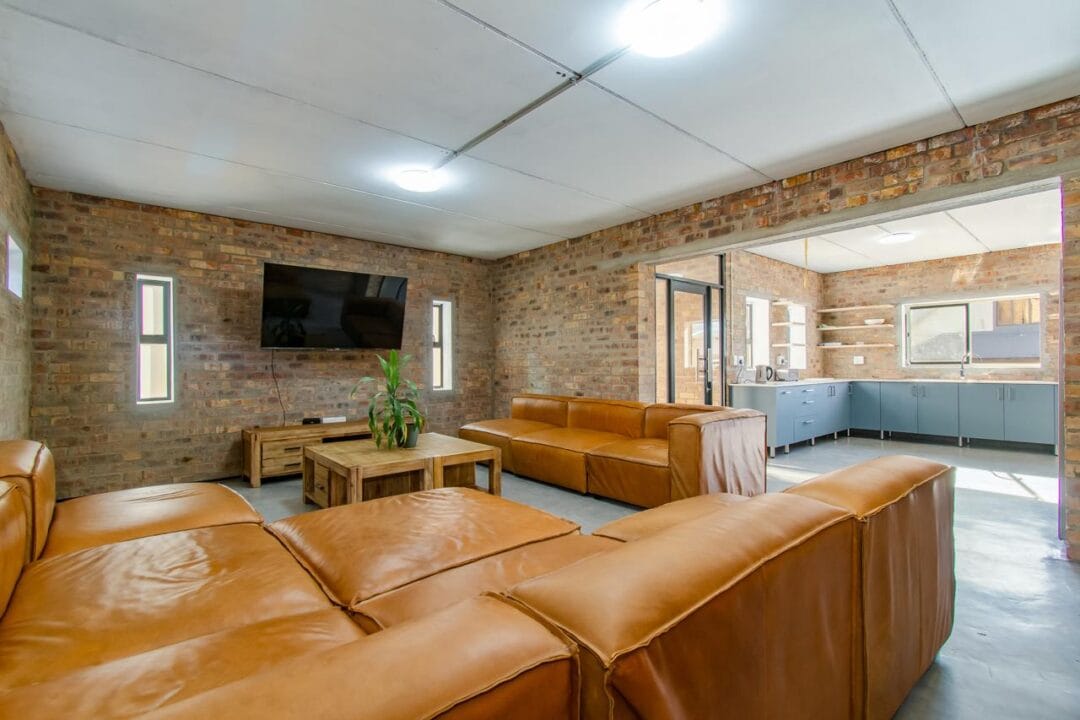 House 4, Kana Guest Farm – self-catering group stay in Stellenbosch with modern kitchen, lounge, pool & jacuzzi access. 7 Bedroom